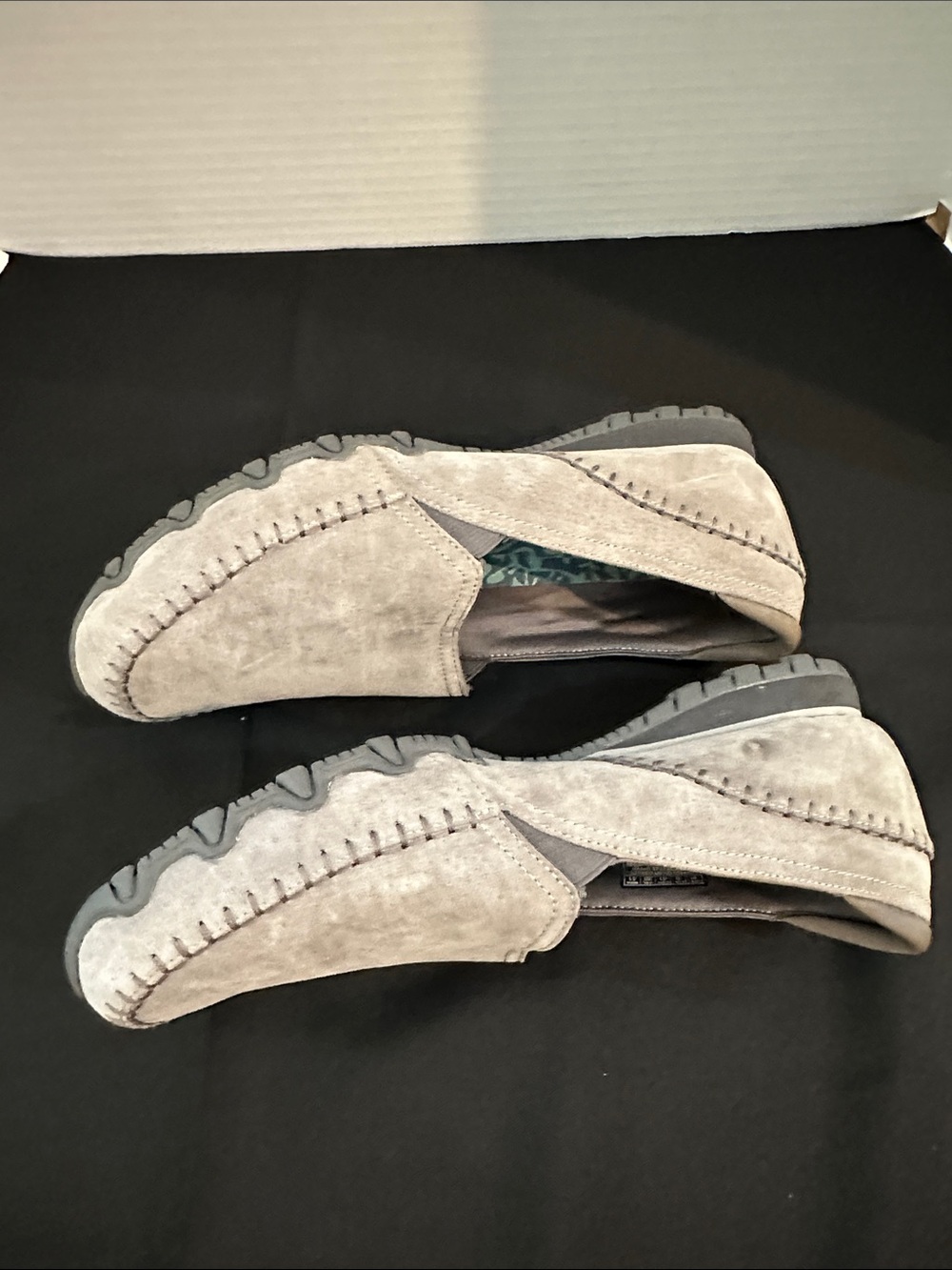 Skechers Memory Foam Gray Suede Slip-On Women's Loafers Size 11 - Picture 6 of 12